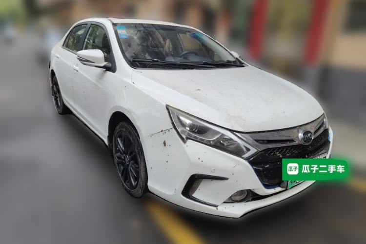 Used BYD Qin New Energy 2015 1.5T Dual-Crown Flagship Plus Edition Front Right 45 Deg