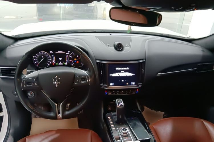 Used Maserati Levante 2022 2.0T GT Sharp Edition Center Console