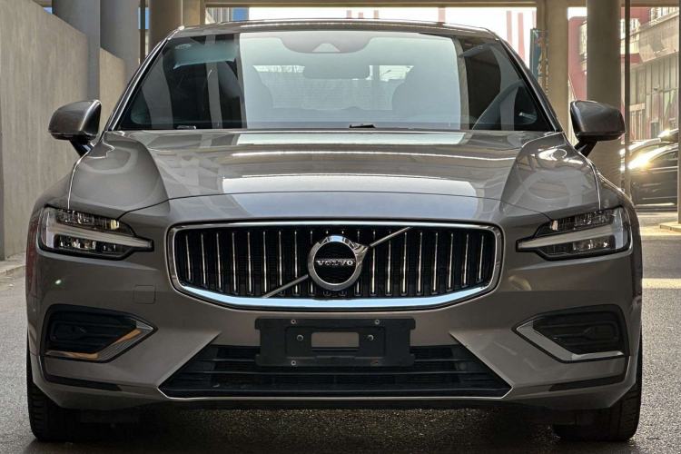 Used Volvo S60 2022 B4 Zhiyi Luxury Edition Exterior 4