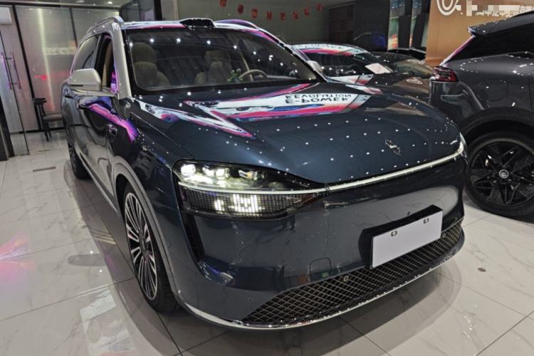 Used Hima AITO M9 2024 All-Electric Ultra Version 100 kWh 6-Seater Model Front Right 45 Deg