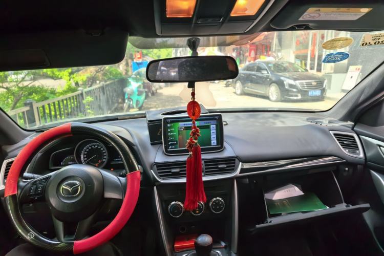 Used Mazda CX-4 2016 2.0L Manual Two-Wheel Drive Blue Sky Dynamic Edition Center Console