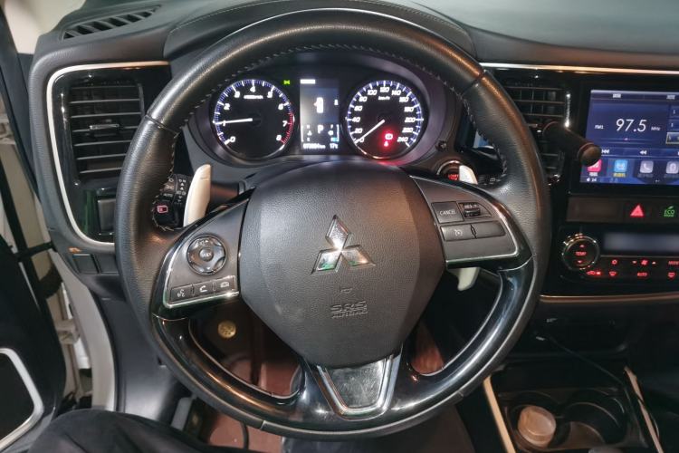 Used Mitsubishi Outlander 2019 2.4L 4x4 Zhi Xiang Edition 5 Seats China V Emission Standard
