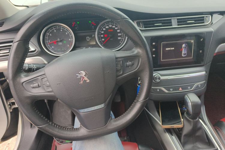 Used Peugeot 408 2014 1.8L Automatic Luxury Edition Center Console