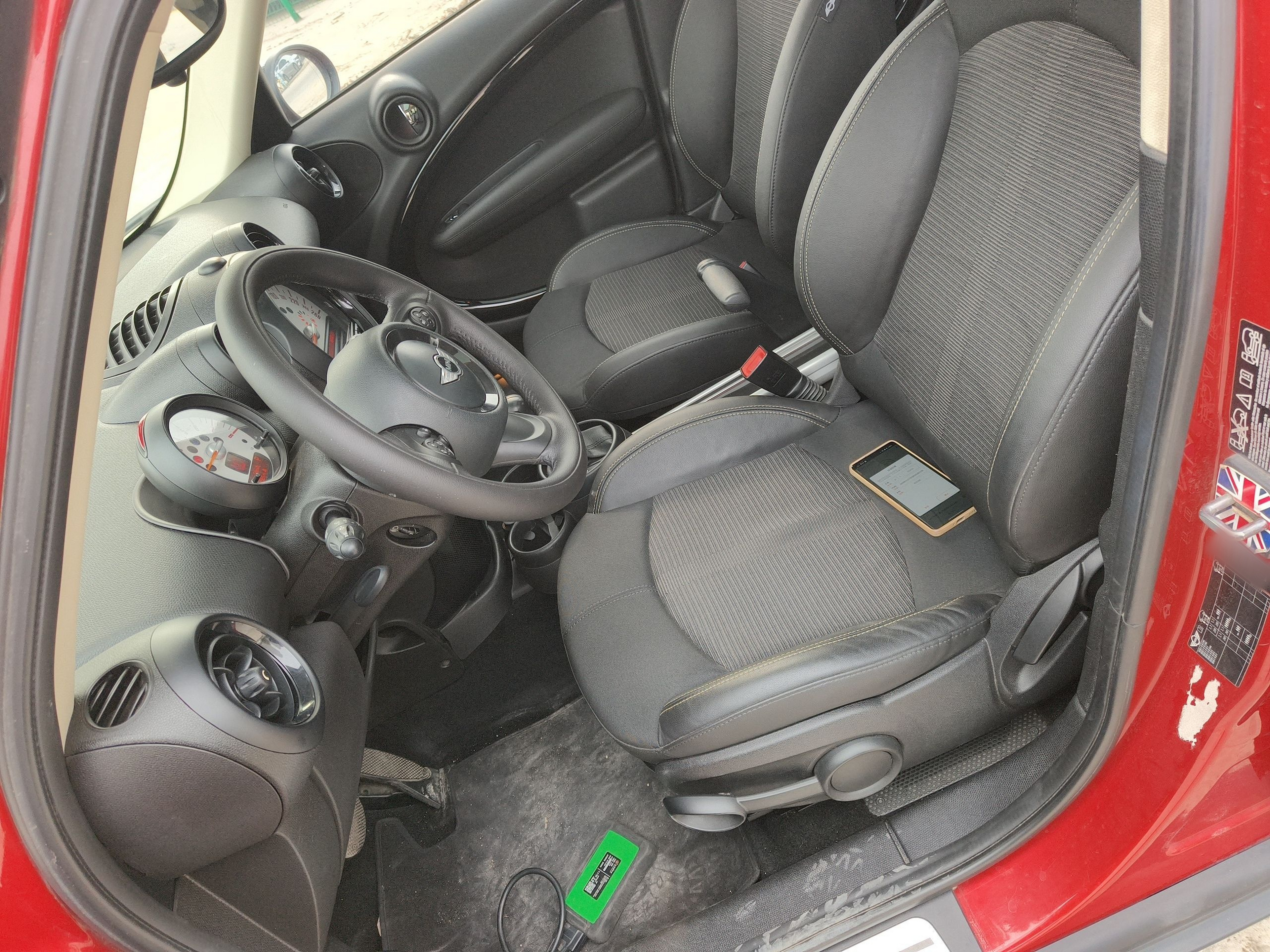 Переднее сиденье в автомобиле