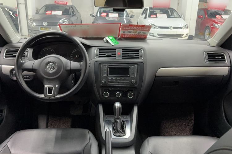 Used Volkswagen Sagitar 2014 1.6L Automatic Comfort Model Interior 4