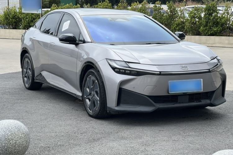 Used Toyota bZ3 2023 616 km Long-Range PRO