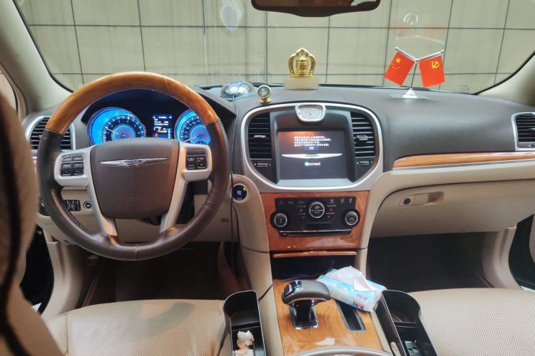 Used Chrysler 300C 2013 3.6L Luxury Edition Center Console