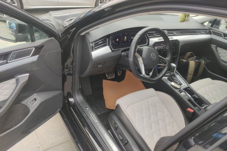 Used Volkswagen Magotan 2023 2 Million Units Commemorative Edition 330TSI DSG Luxury Version Driver Seat