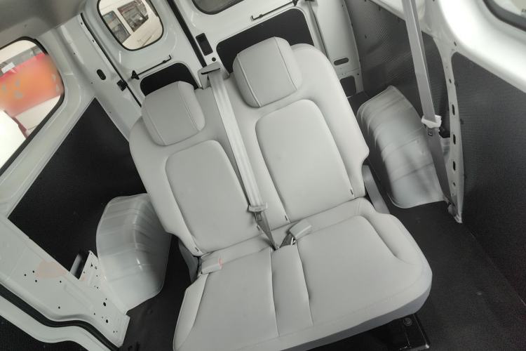 Used SAIC MAXUS Dana V1 2025 Low-Roof Multi-Function Version 42 kWh Left Rear Seat