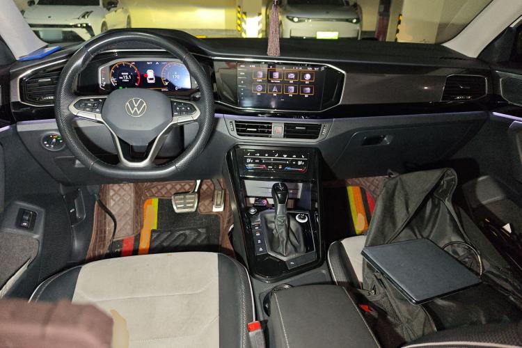 Used Volkswagen Tayron X 2020 330TSI Two-Wheel Drive Luxury Smart Connectivity Version Center Console