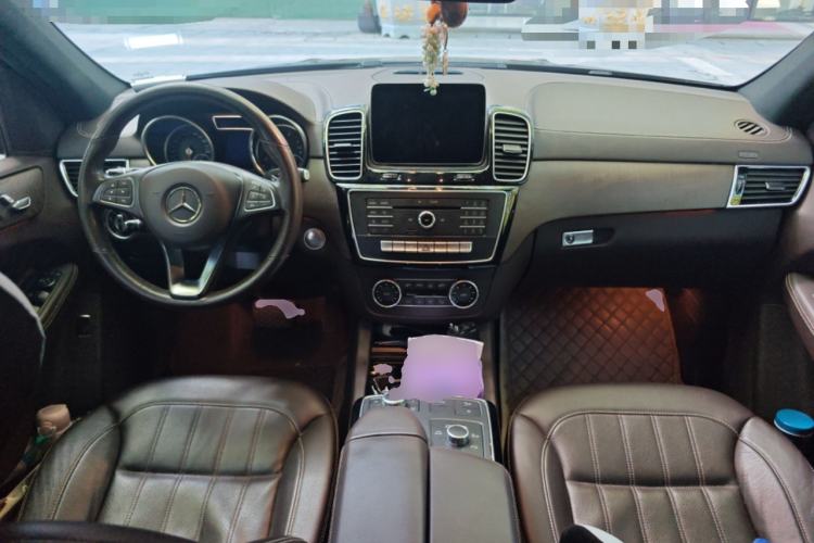 Used Mercedes-Benz GLE 2018 GLE 400 4MATIC Exclusive Edition Center Console