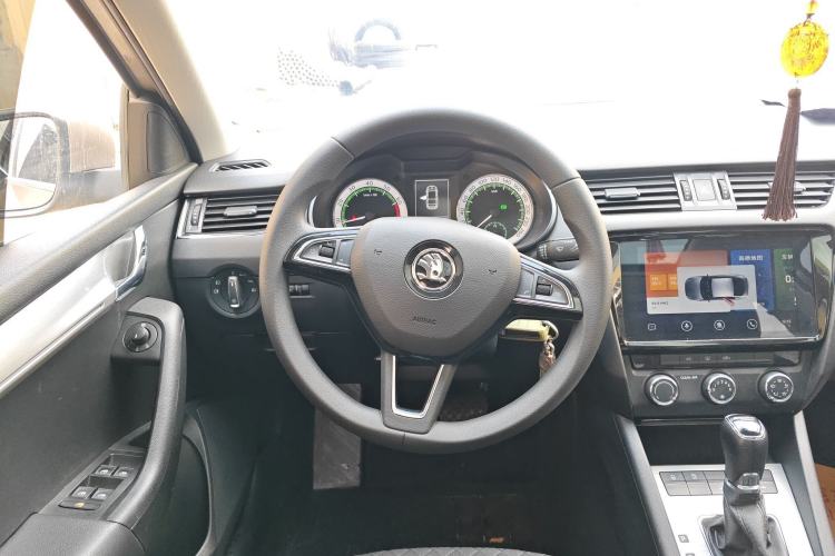 Used Skoda Octavia 2019 1.5L Automatic Luxury Edition Steering Wheel