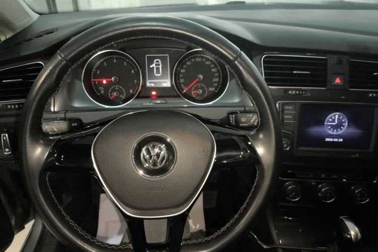 Used Volkswagen Golf 2017 1.6L Automatic Comfort Million-Vehicle Anniversary Edition
