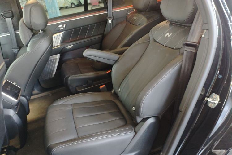 Used ONVO Luxeed L90 2025 Model—Max Six-Seater Version Left Rear Seat