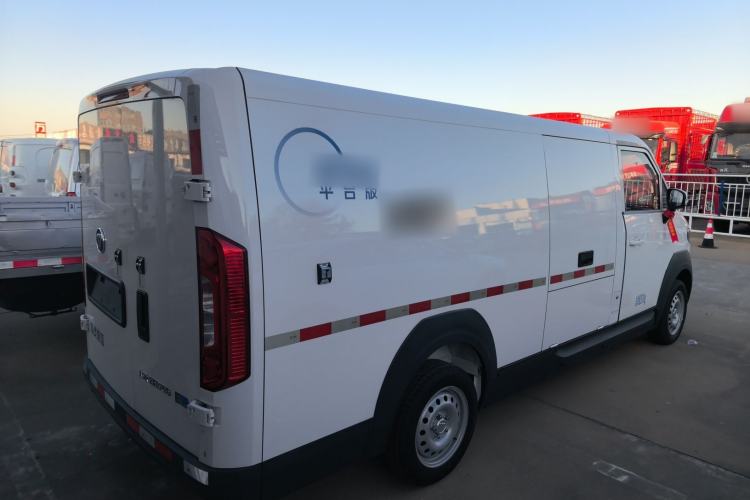 Used Foton Intelligent Blue Elf E7 2024 Facelifted All-Electric Van Flat Roof 2 Seats Evey Lithium Energy 41.86 kWh