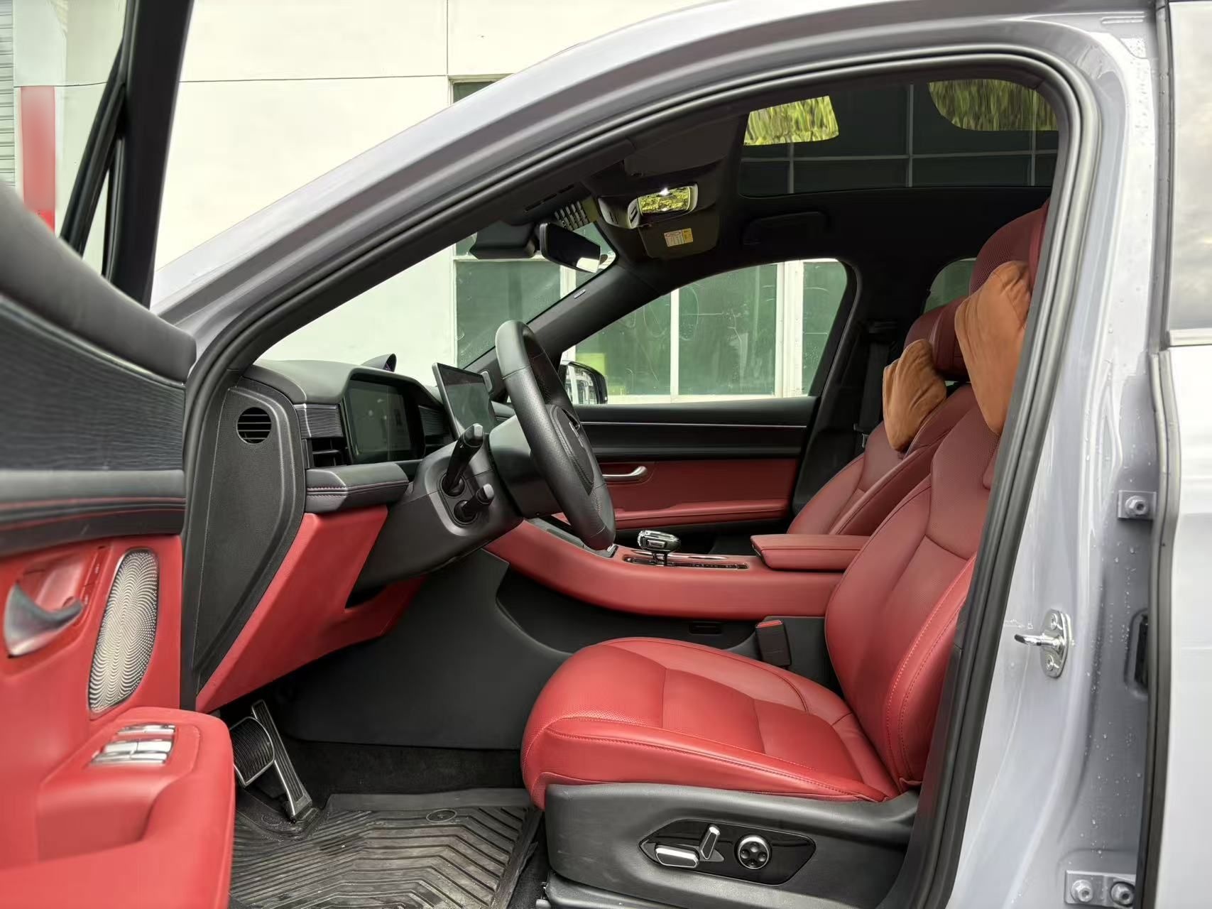 Переднее сиденье в автомобиле