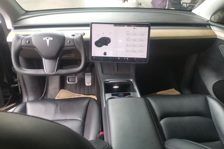 Used Tesla Model Y 2021 Long-Range All-Wheel-Drive Version Center Console