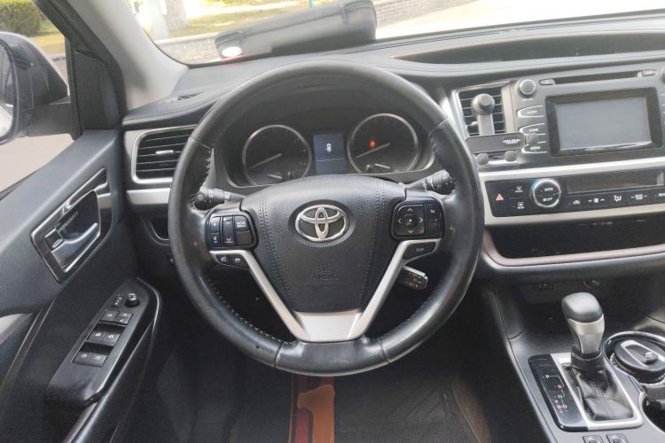 Used Toyota Highlander 2017 2.0T Four-Wheel Drive Luxury Edition 7 Seats Steering Wheel