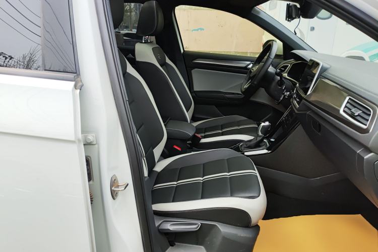 Used Volkswagen T-ROC 2024 300TSI DSG Two-Wheel-Drive Chen Guang Edition Right Front Seat