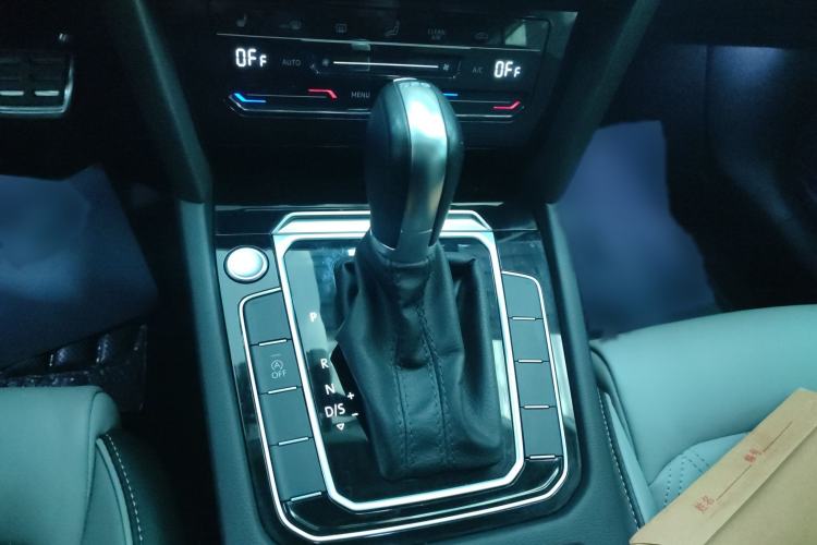 Used Volkswagen Magotan 2023 2 Million Units Limited Edition 330TSI DSG Leading Version
