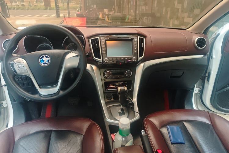 Used Venucia T70X 2015 2.0L CVT SmartFun Sport Edition
