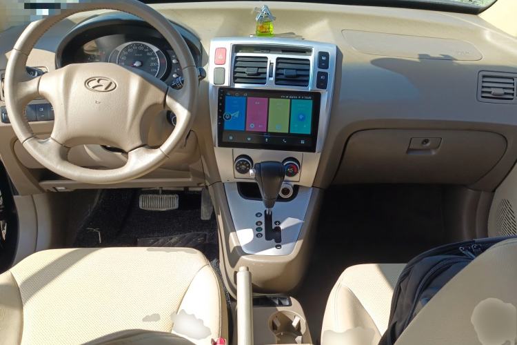 Used Hyundai Tucson 2006 2.0L Automatic 2WD Comfort Edition Center Console