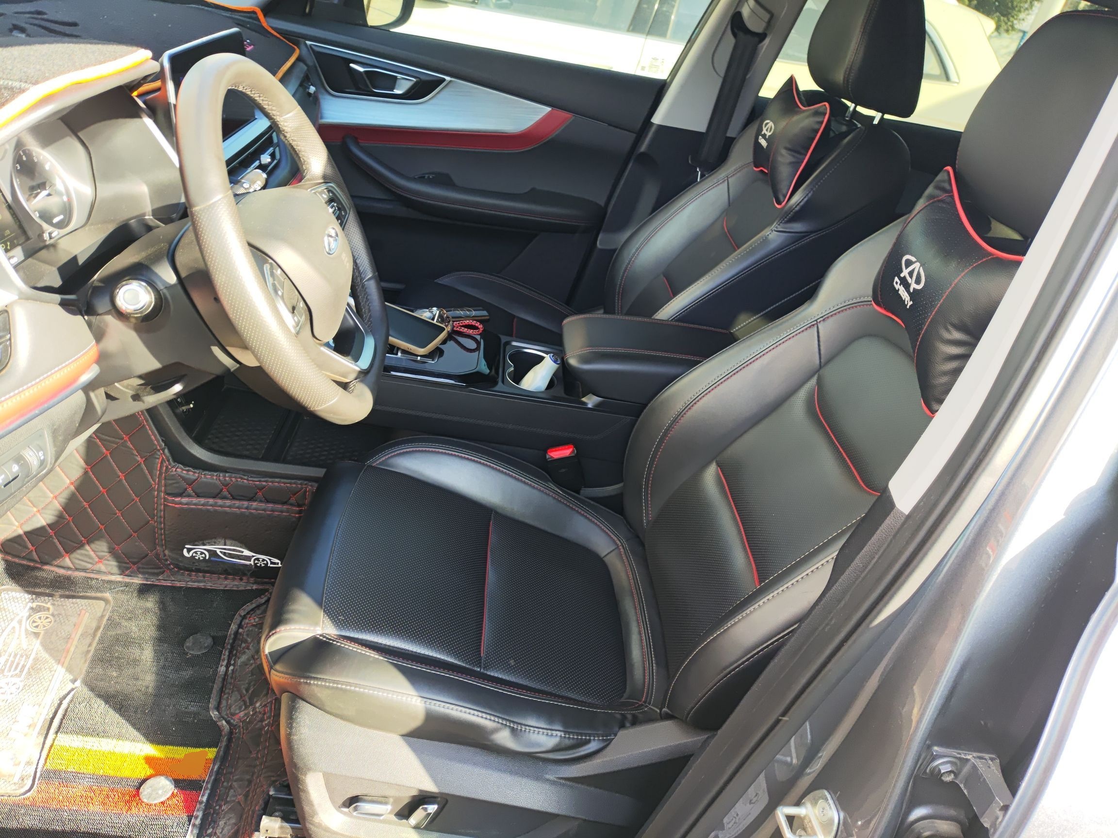 المقاعد الأمامية داخل السيارة