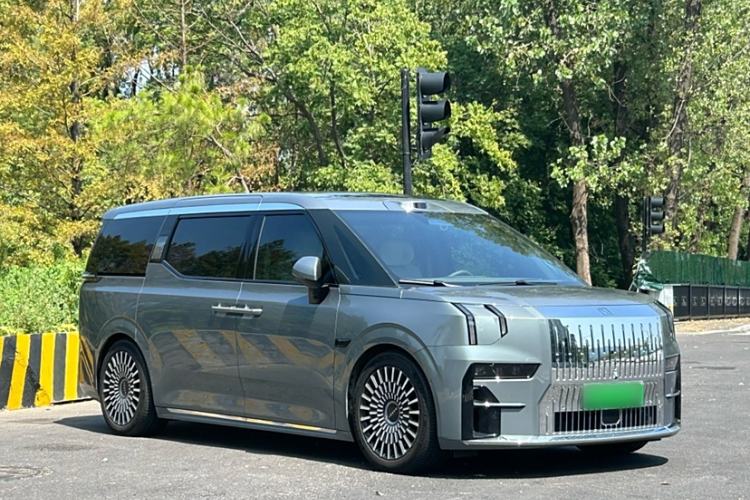 Used Zeekr 009 2024 7-Seater Walk-Through Version Four-Wheel Drive 108 kWh