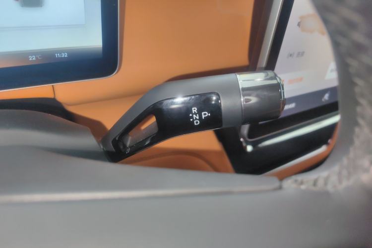 Used Geely Galaxy LEVC L380 2024 140-Degree 6-Seater All-Wheel-Drive Ultra