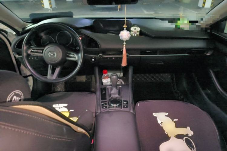 Used Mazda 3 Axela 2020 1.5L Automatic Luxury Version Center Console