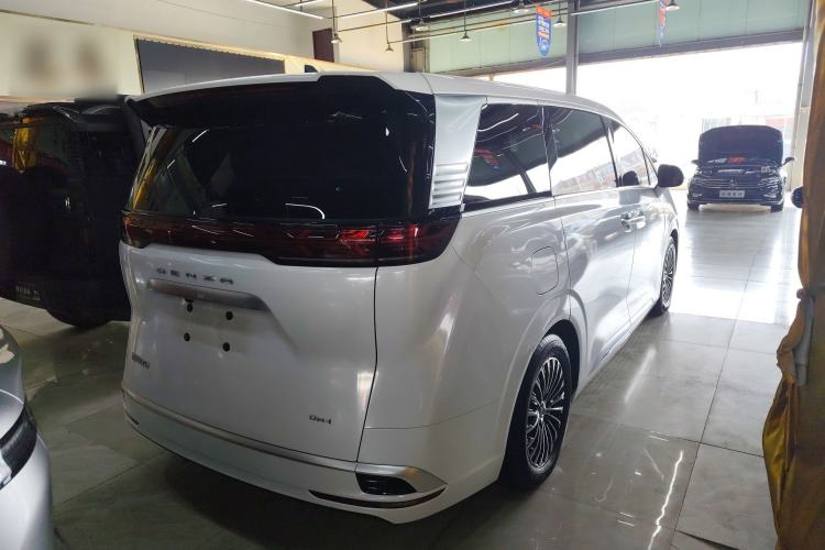 Used Denza D9 2022 DM-i 1040 Prestige Model
