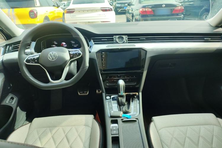 Used Volkswagen Magotan 2025 Zhongxiang Version 330TSI DSG Luxury Edition