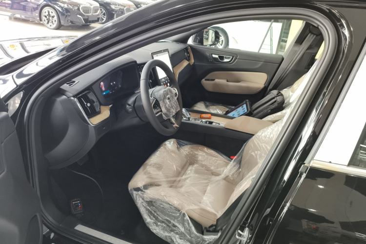 Used Volvo XC60 2026 B5 4x4 Smart Luxury Edition