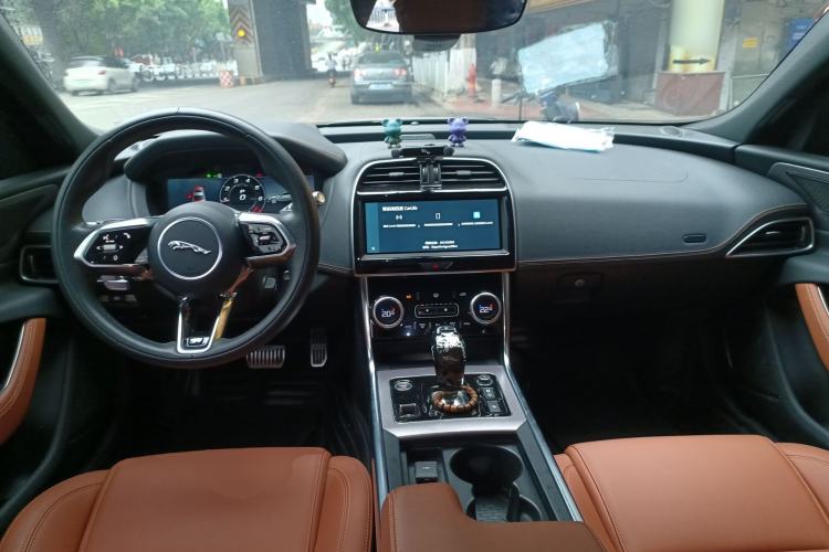 Used Jaguar XEL 2022 2.0T 250 PS R-DYNAMIC S Advanced Sport Edition Center Console