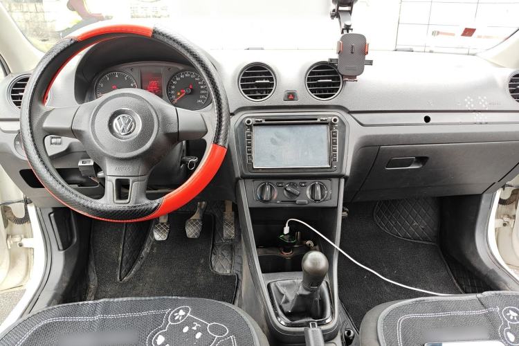 Used Volkswagen Jetta 2015 1.4L Manual Fashion Model Center Console