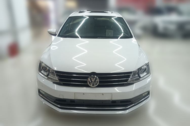 Used Volkswagen Sagitar 2015 230TSI Automatic Luxury Model Front