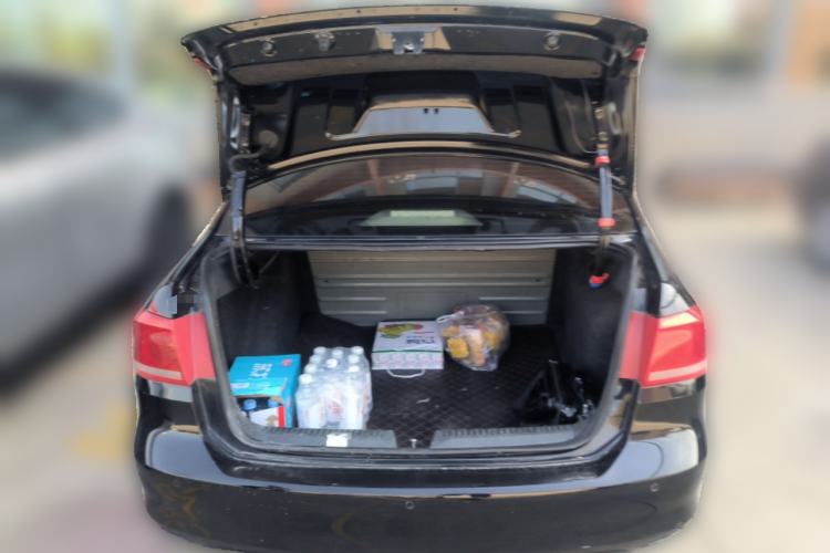 Used Volkswagen Santana 2015 1.6L Automatic Comfort Edition Trunk