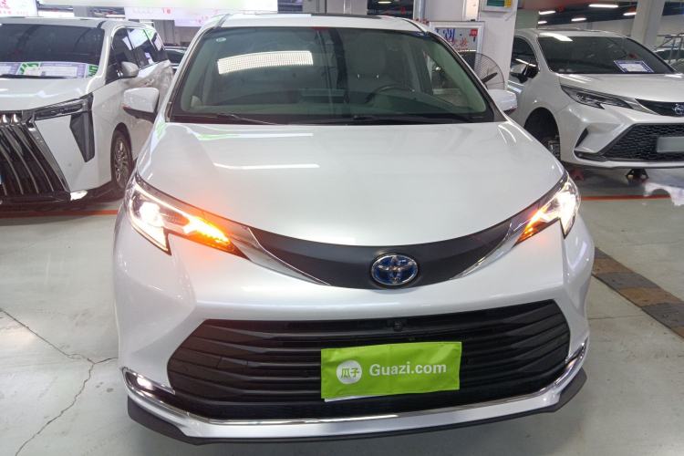 Used Toyota SIENNA 2021 2.5L Hybrid Comfort Edition Front