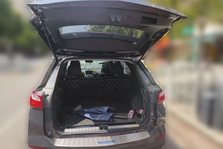 Used Chevrolet Equinox 2017 550T Automatic All-Wheel-Drive Top-Tier Version Trunk