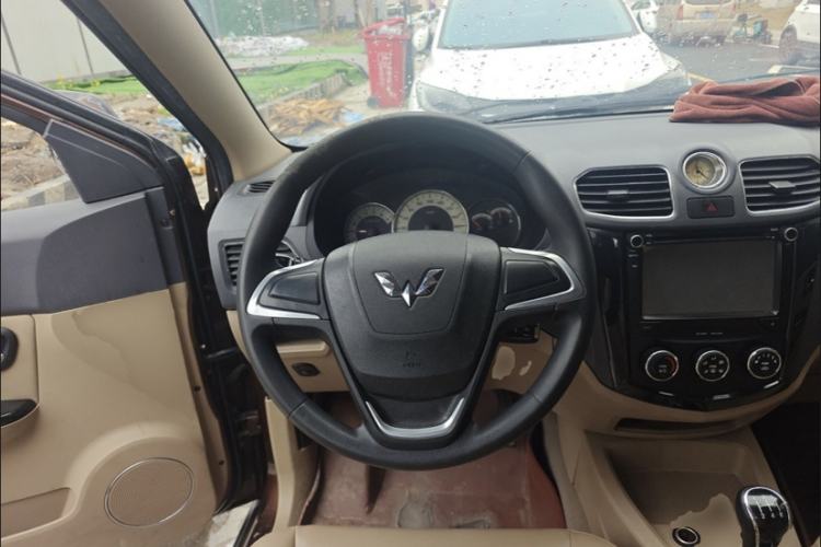 Used Wuling Hongguang 2014 1.2L S Comfort Model China IV
