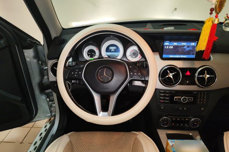 Used Mercedes-Benz GLK-Class 2013 GLK 300 4MATIC Dynamic Sunroof Model