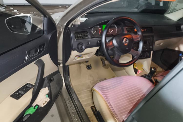 Used Skoda Rapid 2013 1.6L Manual Smart Selection Model