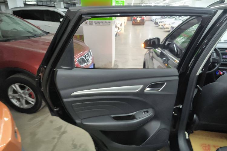 Used Roewe RX3 2018 1.6L Manual Entry-Level Model