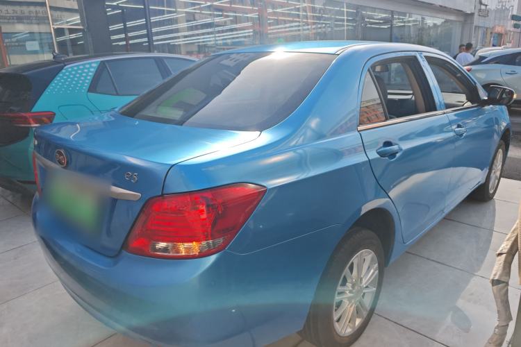 Used BYD e5 2017 300 Prestige Edition Rear Right 45 Deg