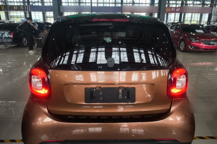 Used smart fortwo 2015 1.0L 52 kW hardtop Dynamic version