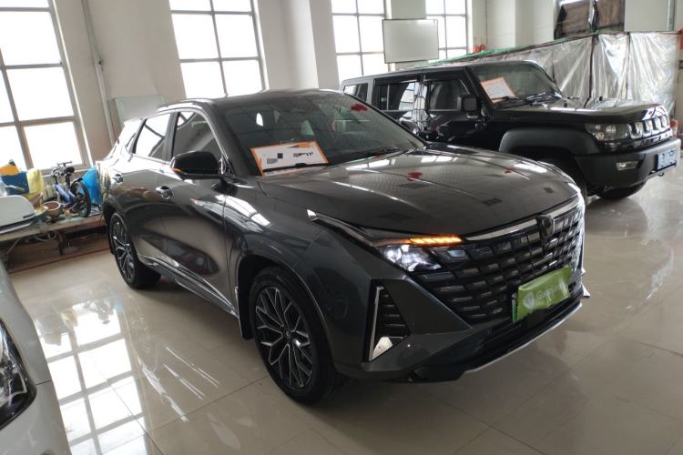 Used CHANGAN UNI-Z New Energy 2024 Blue Whale Smart Electric iDD 125km Beyond Edition Front Right 45 Deg