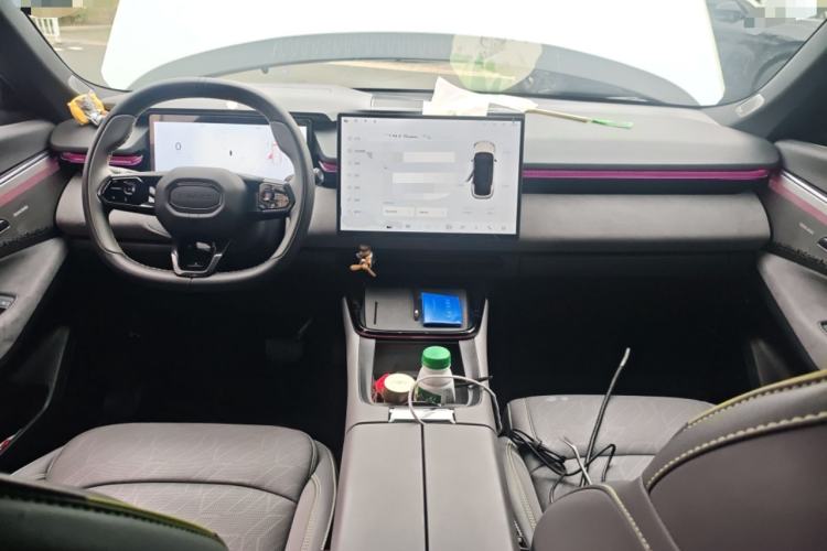 Used Lynk & Co 08 EM-P 2025 120km Long-Range Pro