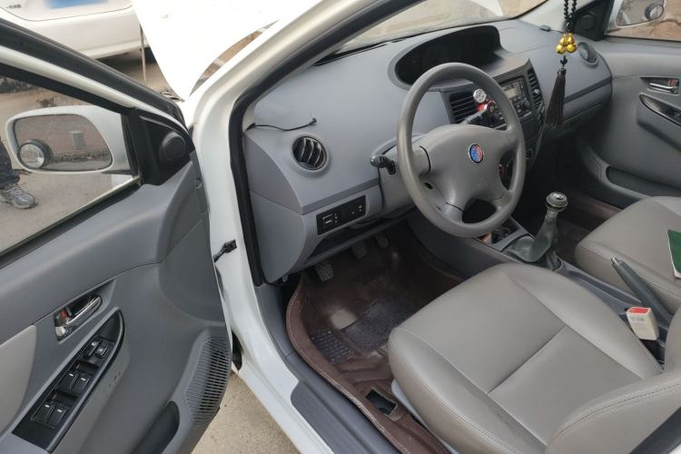 Used Geely Auto Diamond 2015 Sedan 1.5L Manual SuperDeluxe Model Driver Seat