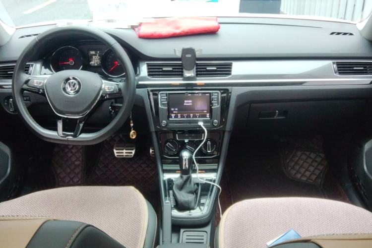 Used Volkswagen C-TREK 2020 1.5L Automatic Comfort Model Center Console