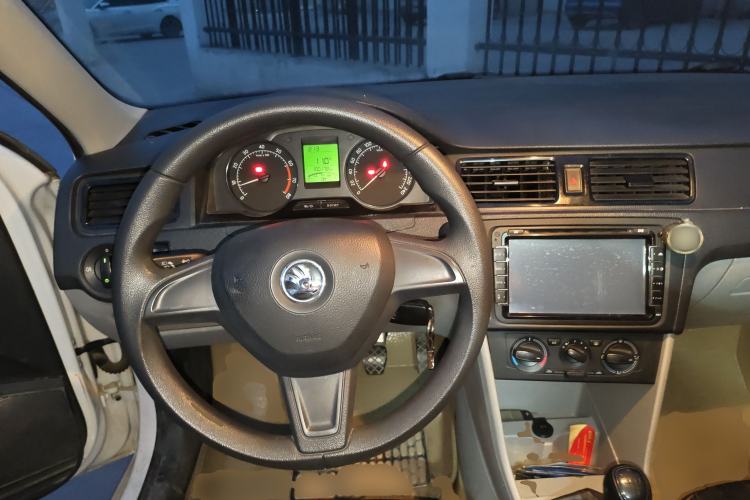 Used Skoda Rapid 2015 1.4L Manual Enjoyment Model
